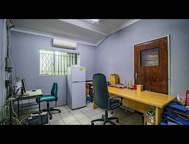 800M² BUILDING FOR SALE IN HERMANSTAD